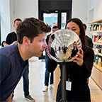 Iris-Scan auf Tinder soll KI-Bots endgültig stoppen