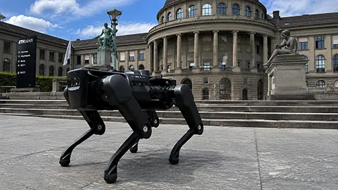 Helsing präsentiert eigenen KI-Roboterhund