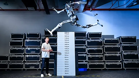 Unitree Roboter schlägt Usain Bolt und landet im Stromkasten