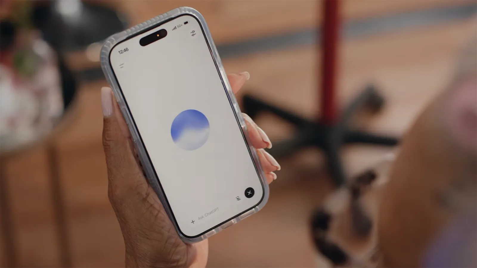 Ein Smartphone mit ChatGPT Voice